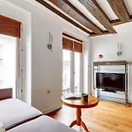 Bnbnova - Charming Studio Near Notre-Dame & Marais